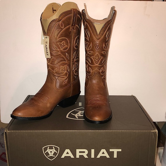 Ariat Shoes - womens 7 ariat heritage western R toe